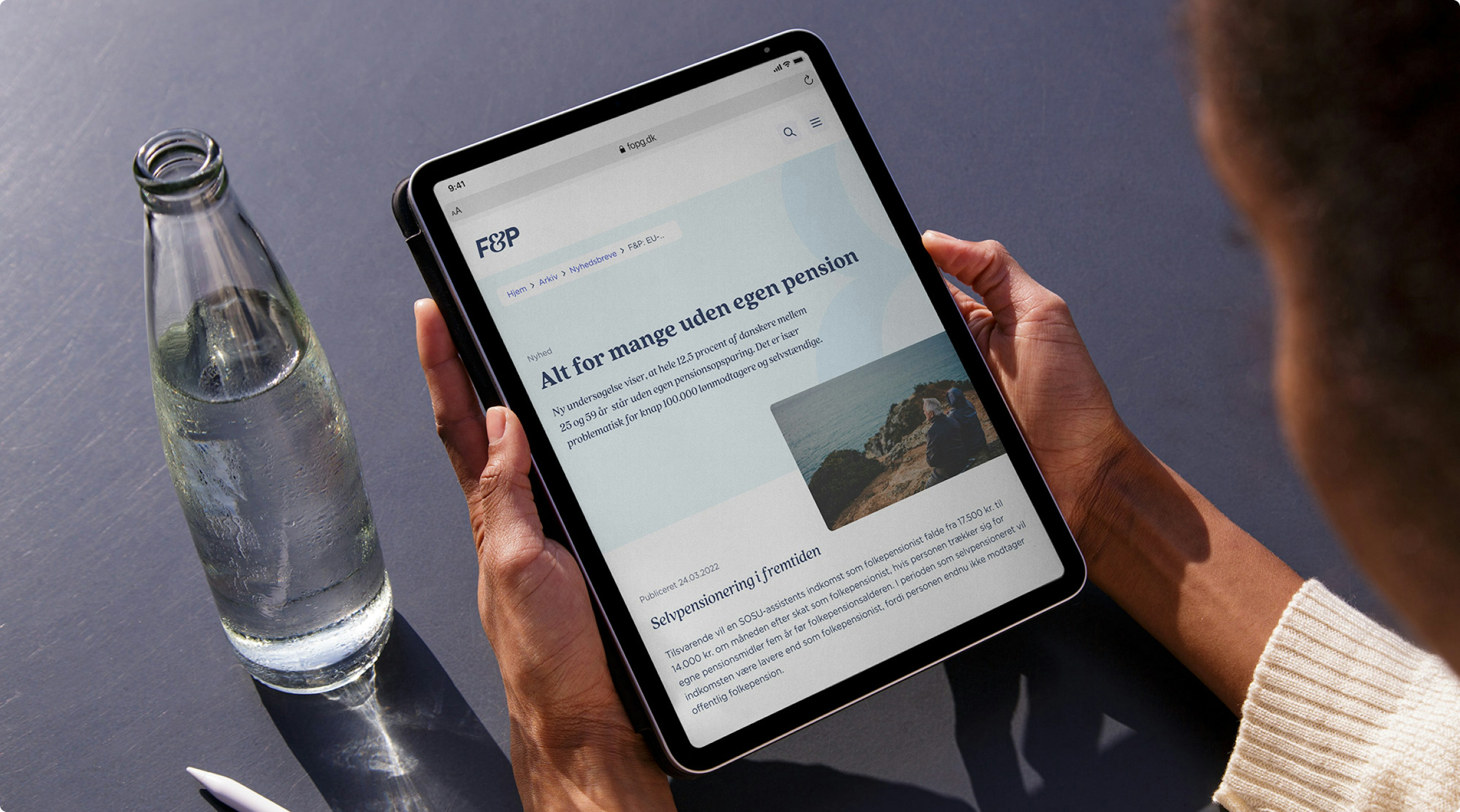 Billede af hjemmesiden på en tablet